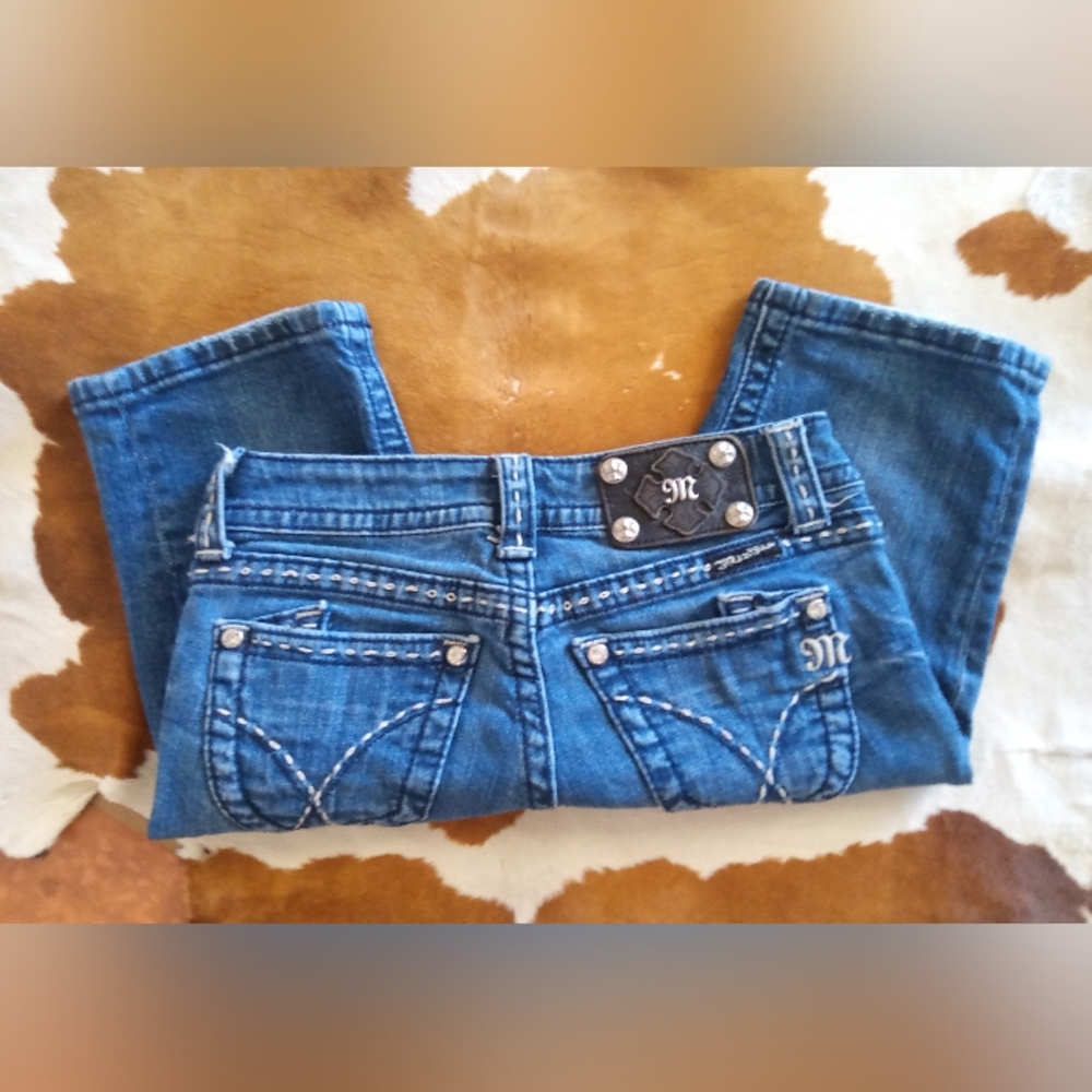 🔥Miss Me Womens Bermuda (25 W - 11 L) Stylish Denim Shorts. 🔥 FINAL PRICE 🔥 - Picture 1 of 11